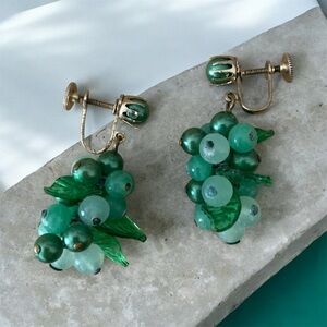 Vintage Coro screwback green dangle earrings leaf and bead motif